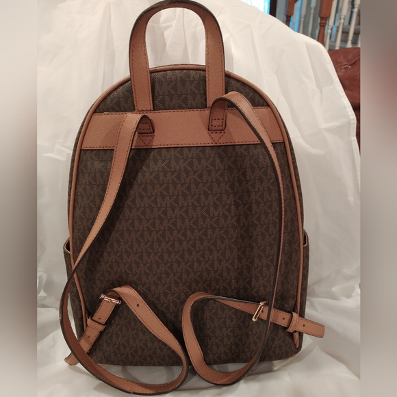 Michael Kors Large Abbey backpack - Picture 4 of 5